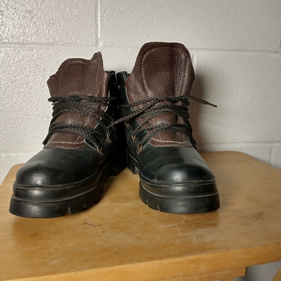 Made in Canada winter waterproof boots with wool interior - Picture 3 of 5